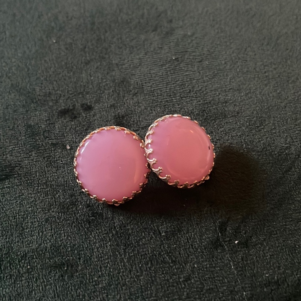 Vintage clip on earring - Picture 1 of 3